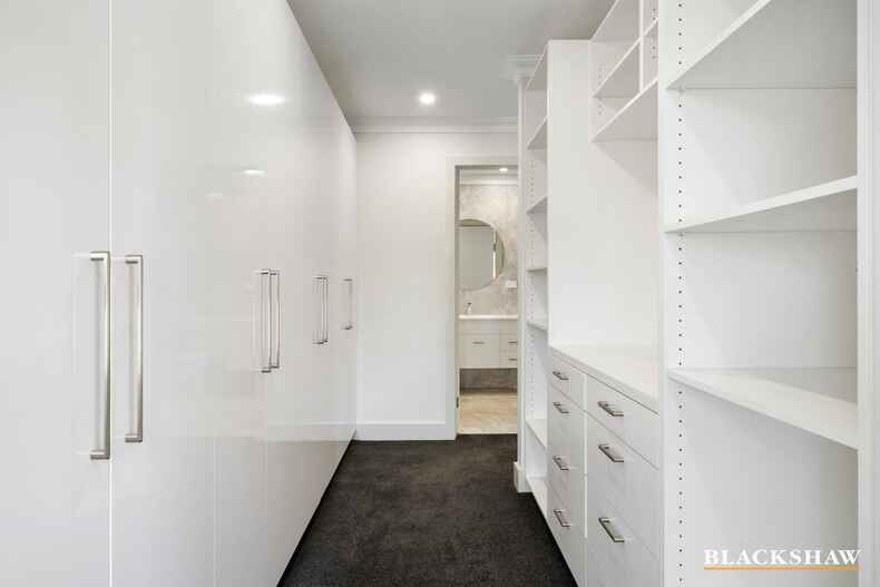 102 Strickland Crescent  Deakin