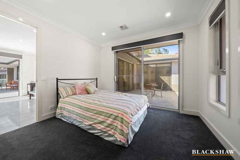 102 Strickland Crescent  Deakin