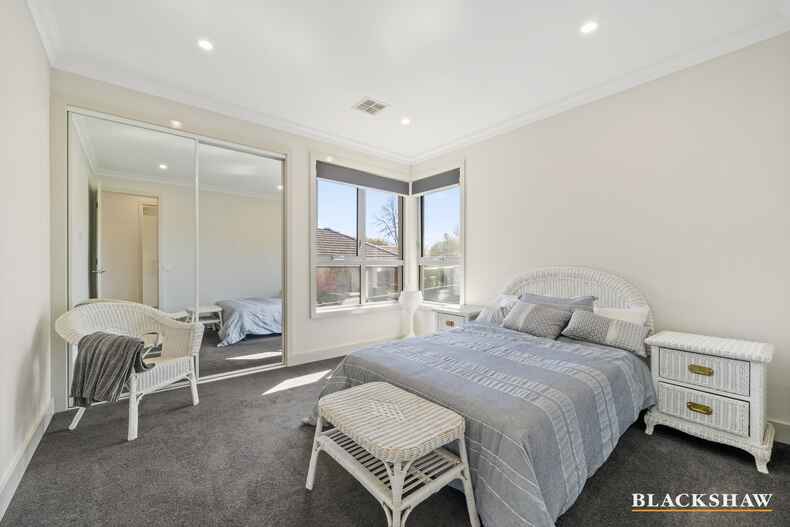 102 Strickland Crescent  Deakin