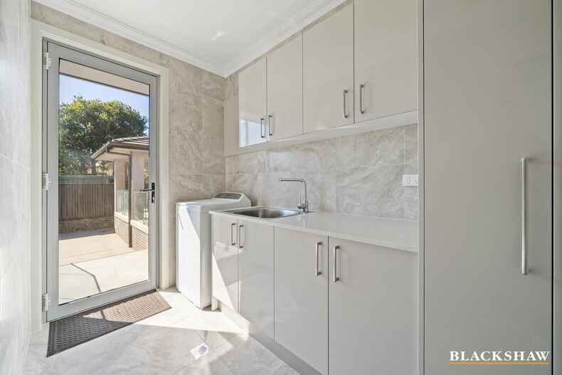 102 Strickland Crescent  Deakin