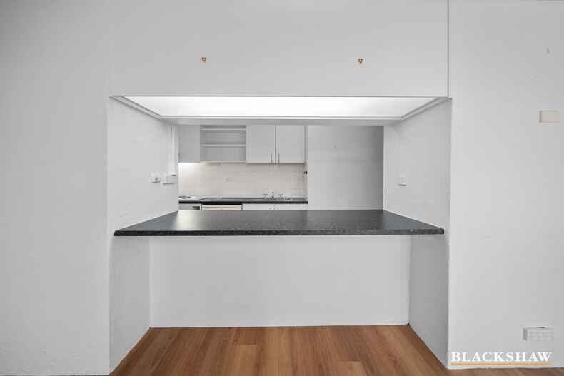 32/8 Giles Street Griffith