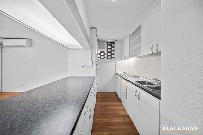 32/8 Giles Street Griffith