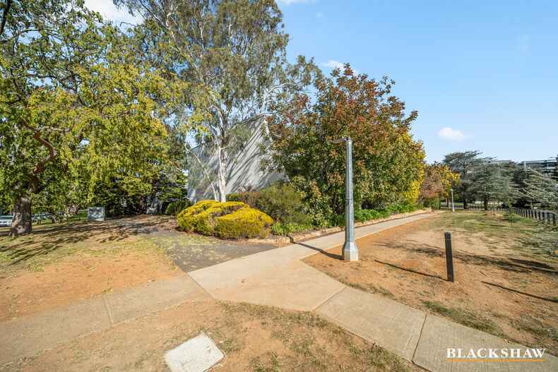 32/8 Giles Street Griffith