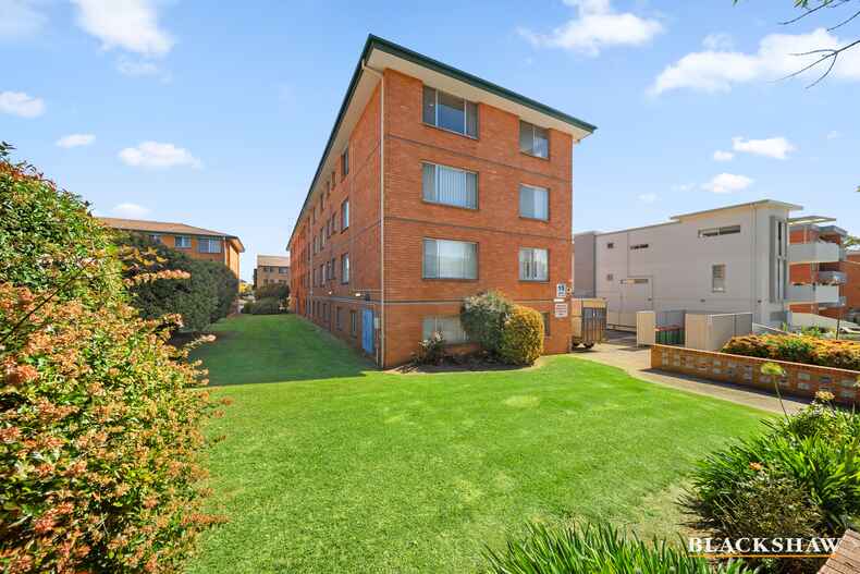 14/15 Crest Road Crestwood