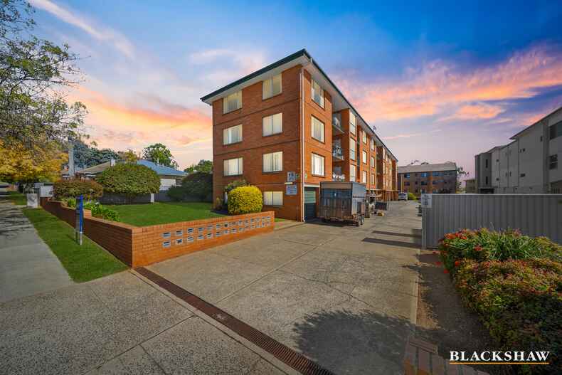 14/15 Crest Road Crestwood