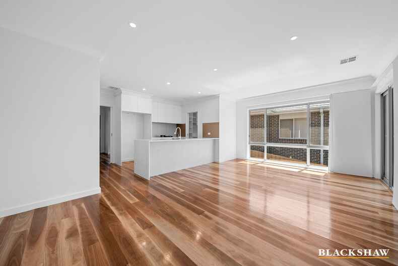 16 Duncan Loop Googong
