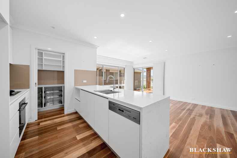 16 Duncan Loop Googong