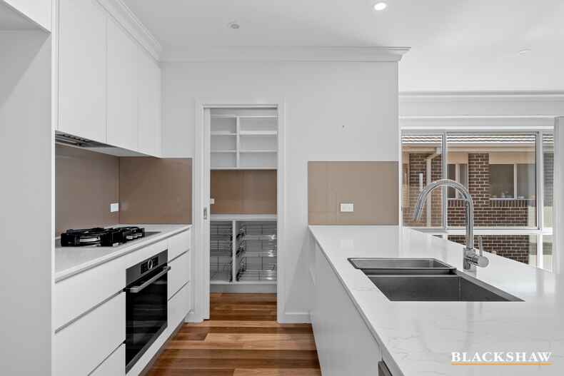16 Duncan Loop Googong
