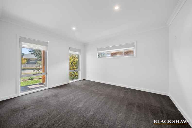 16 Duncan Loop Googong