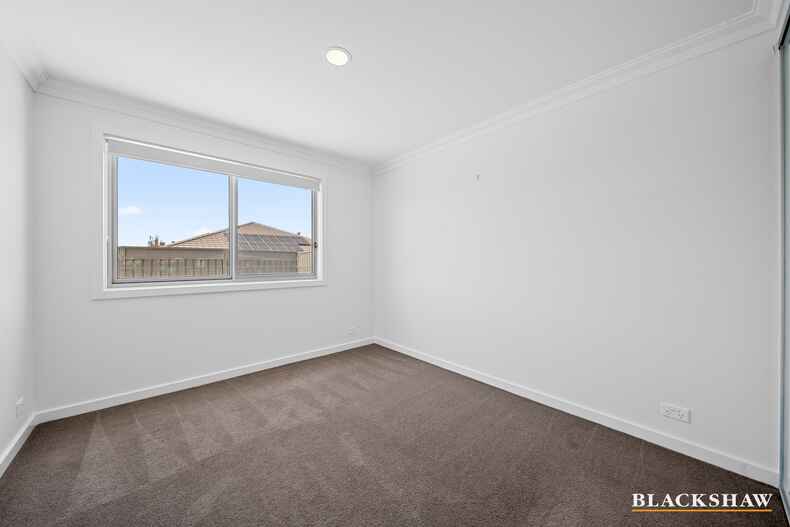 16 Duncan Loop Googong