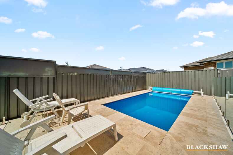 16 Duncan Loop Googong