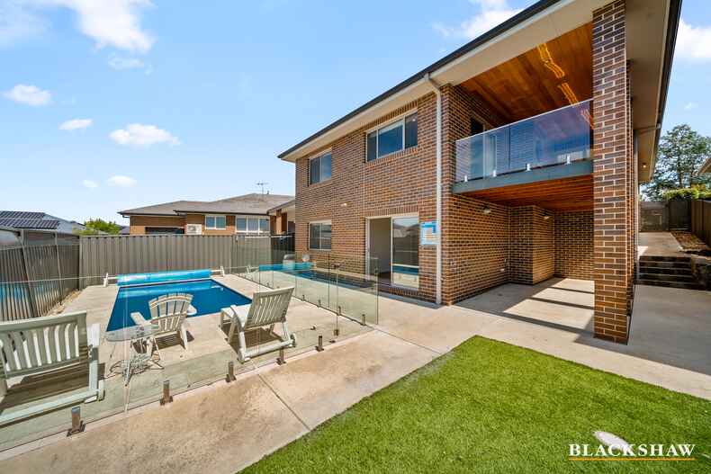16 Duncan Loop Googong
