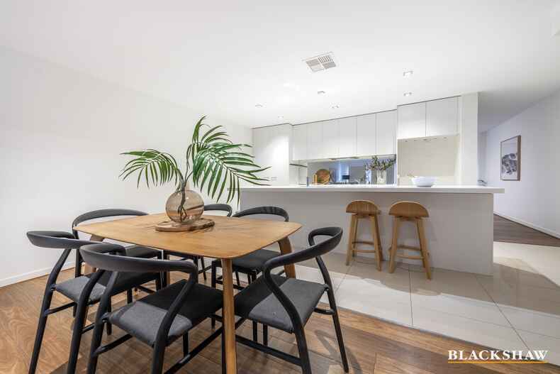 2/63 Anthony Rolfe Avenue Gungahlin