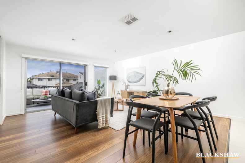 2/63 Anthony Rolfe Avenue Gungahlin