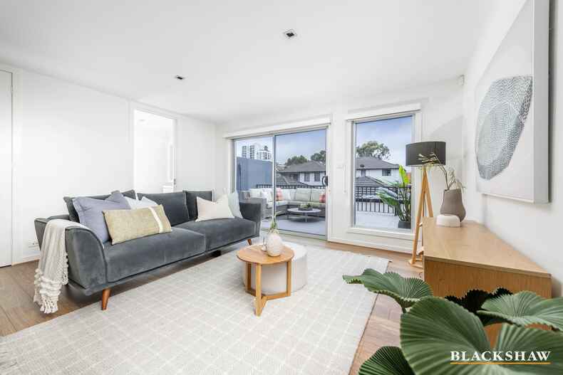2/63 Anthony Rolfe Avenue Gungahlin