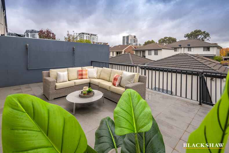 2/63 Anthony Rolfe Avenue Gungahlin