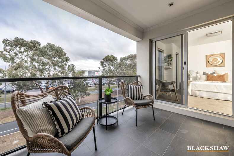 2/63 Anthony Rolfe Avenue Gungahlin