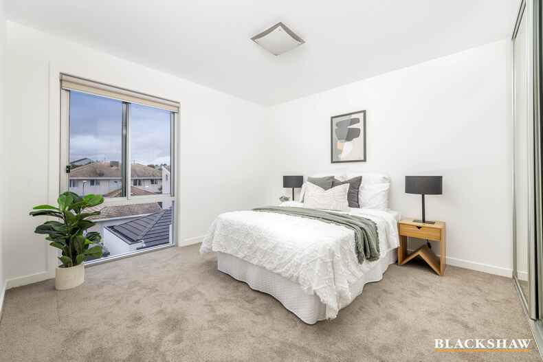 2/63 Anthony Rolfe Avenue Gungahlin