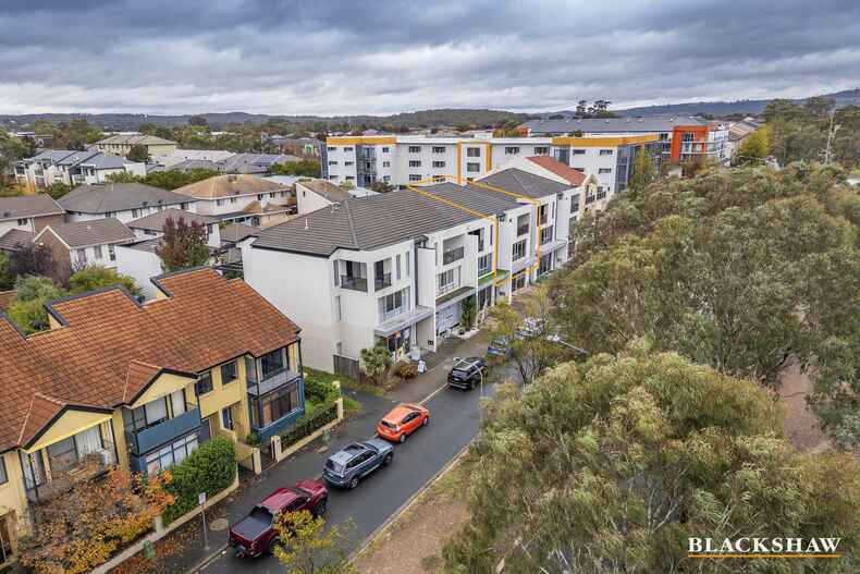 2/63 Anthony Rolfe Avenue Gungahlin
