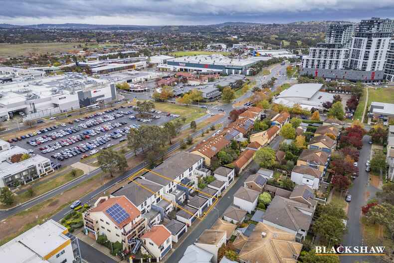 2/63 Anthony Rolfe Avenue Gungahlin