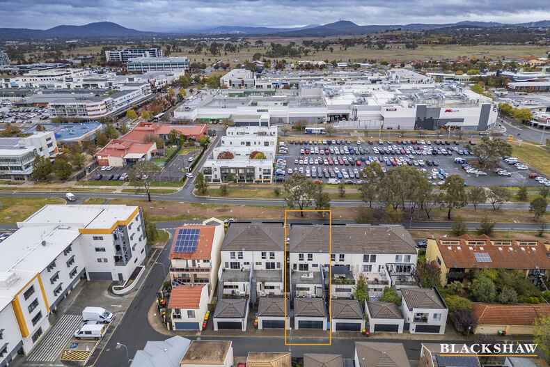 2/63 Anthony Rolfe Avenue Gungahlin