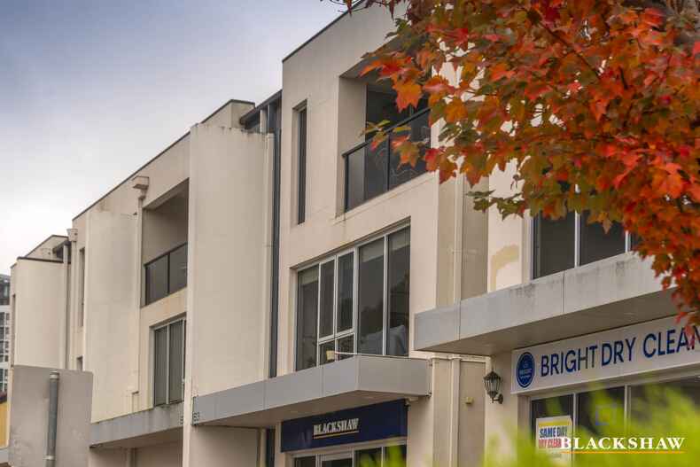 2/63 Anthony Rolfe Avenue Gungahlin