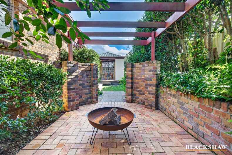8 France Place Long Beach