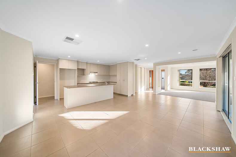 12 Donoghoe Crescent Queanbeyan 12 Donoghoe Crescent Queanbeyan