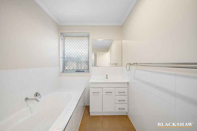 12 Donoghoe Crescent Queanbeyan 12 Donoghoe Crescent Queanbeyan