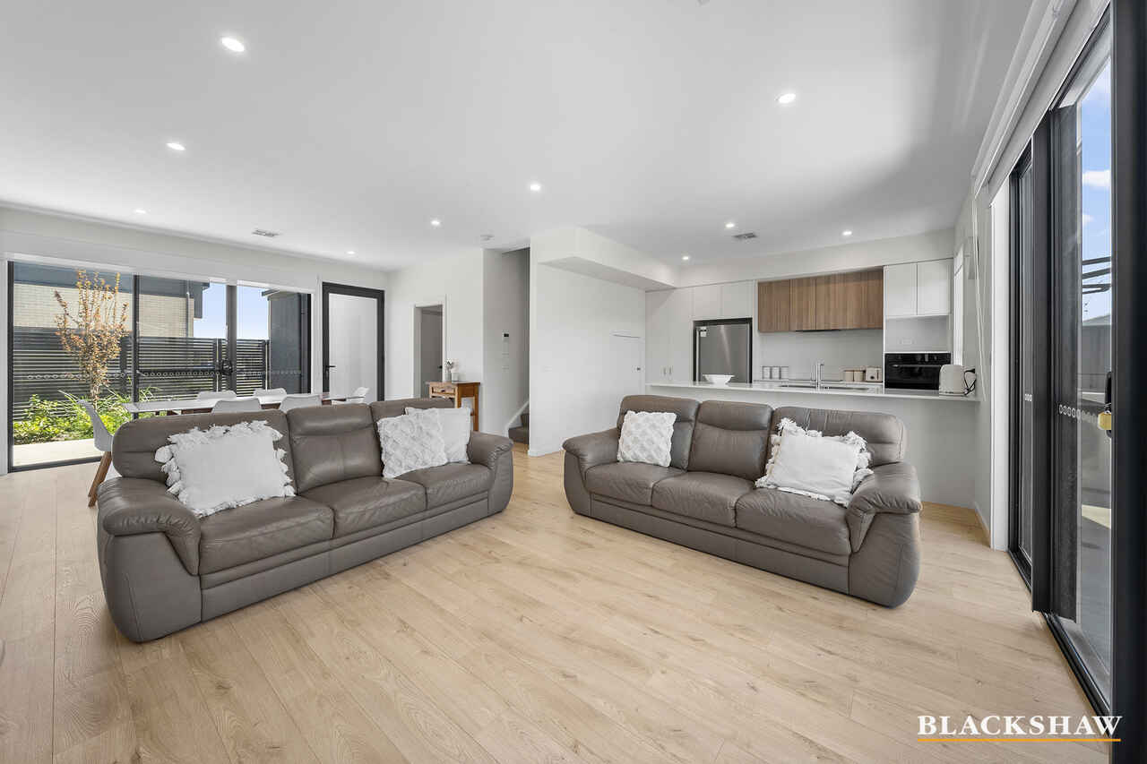 9/2 Mary Street Googong