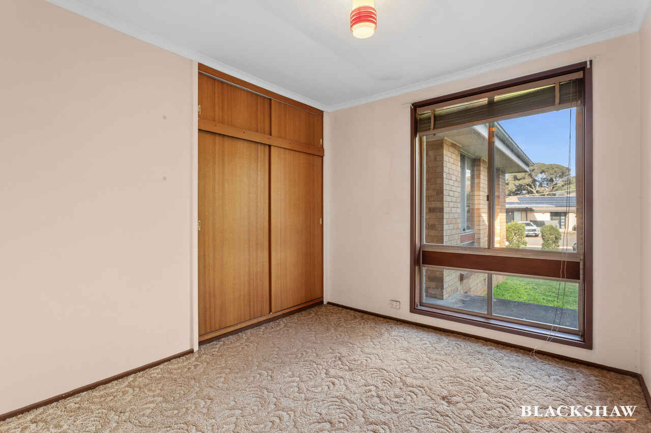 2 Dolling Crescent Flynn