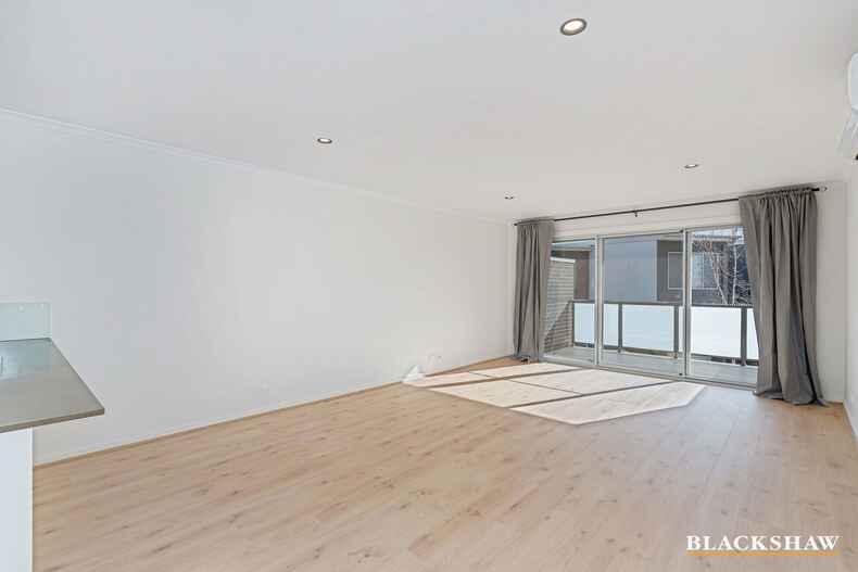 30/41 Pearlman Street Coombs