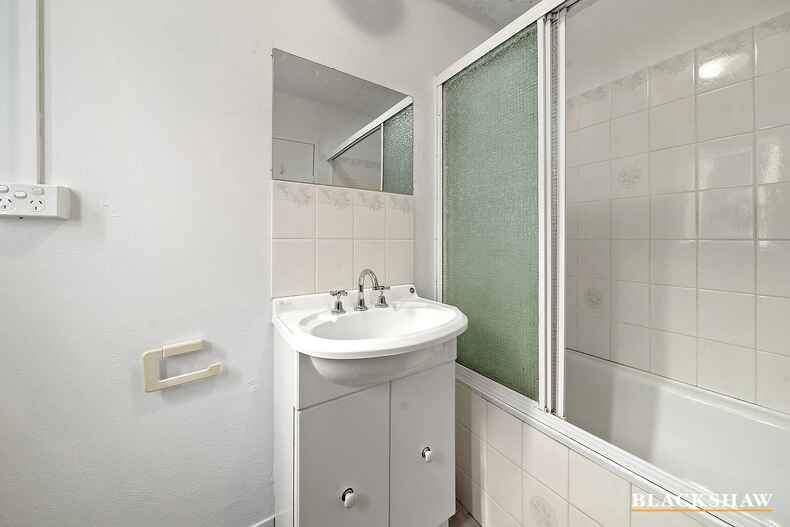 1/102 Henderson Road Queanbeyan