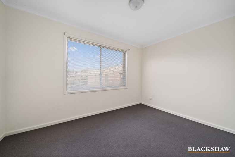 2/31 Macquoid Street Queanbeyan East