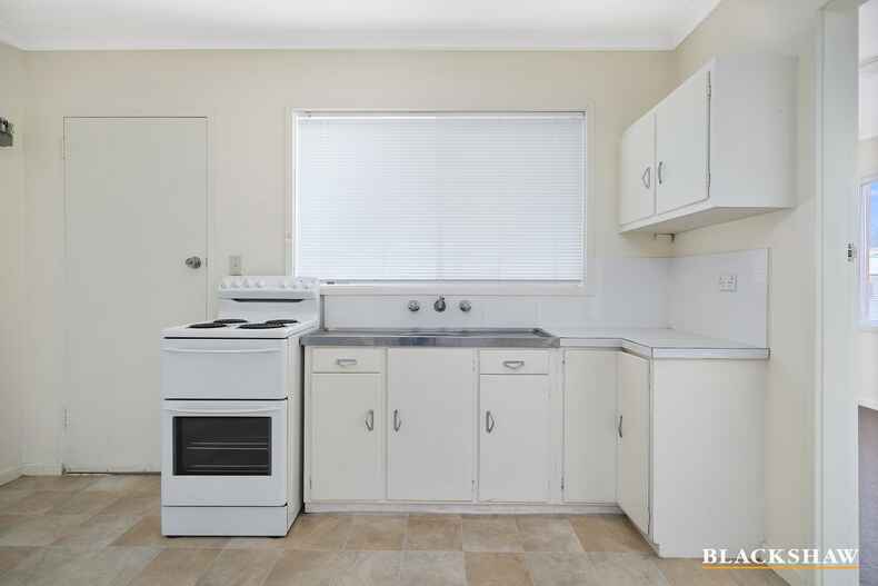 2/31 Macquoid Street Queanbeyan East