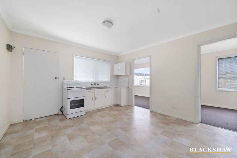 2/31 Macquoid Street Queanbeyan East