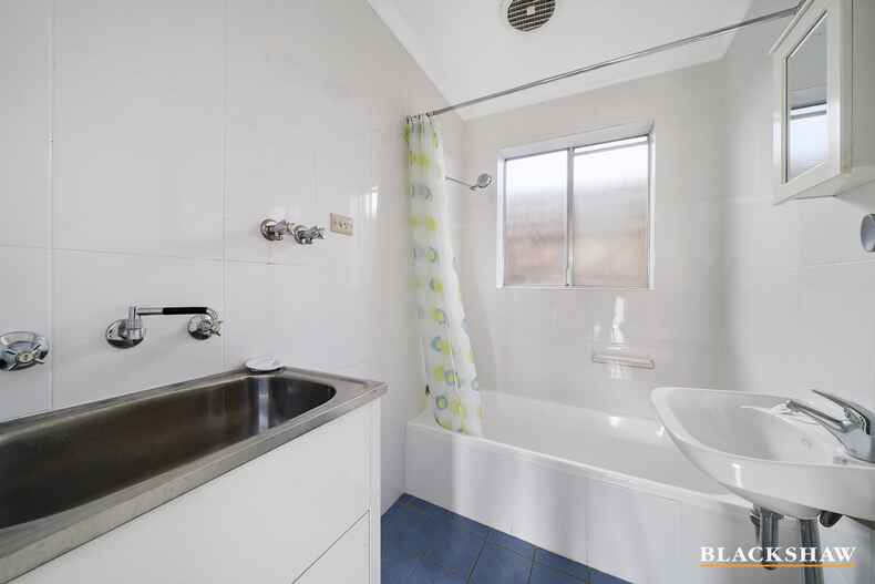 2/31 Macquoid Street Queanbeyan East