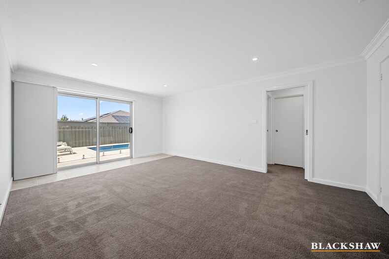 16 Duncan Loop Googong