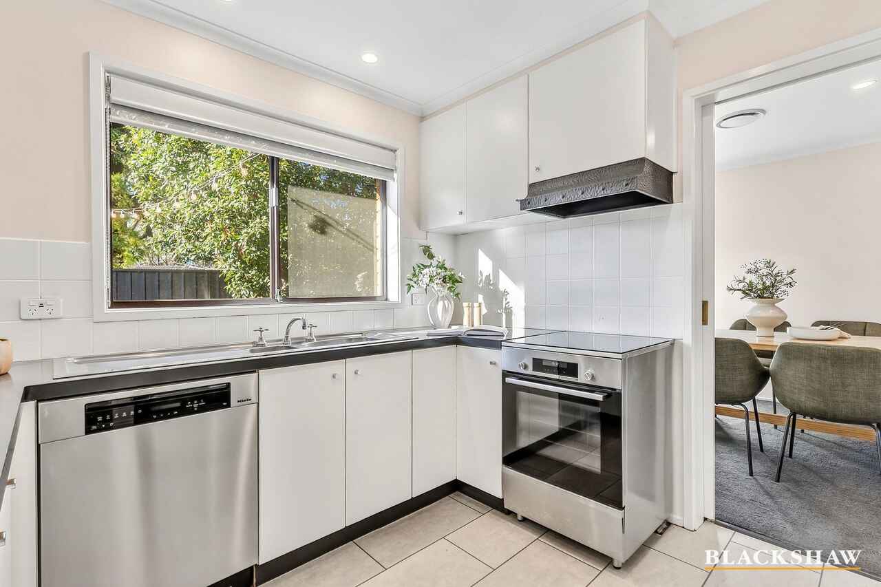 6/8 Walhallow Street Hawker
