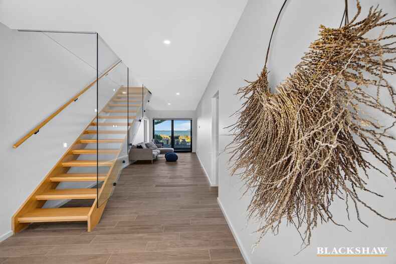 6 Sandy Place Long Beach