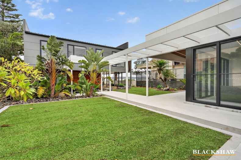 6 Sandy Place Long Beach