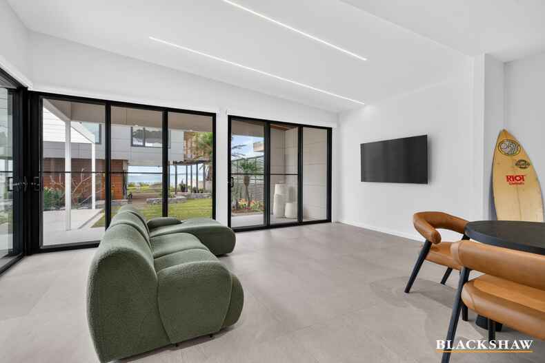 6 Sandy Place Long Beach
