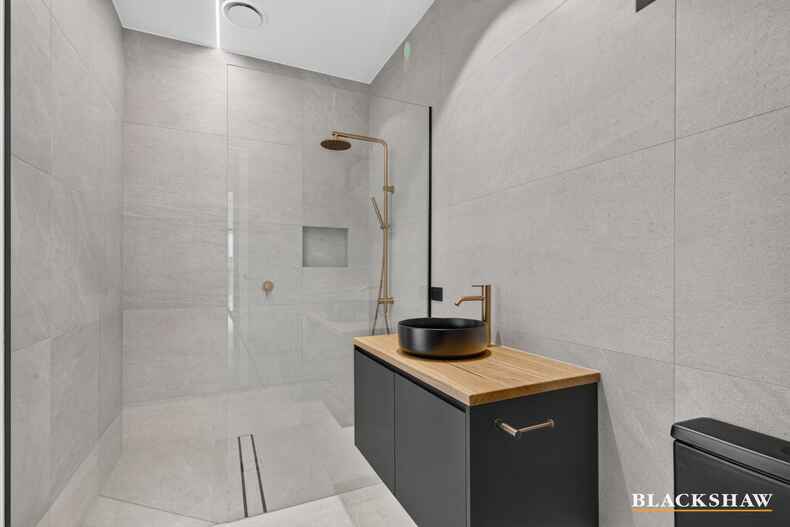 6 Sandy Place Long Beach