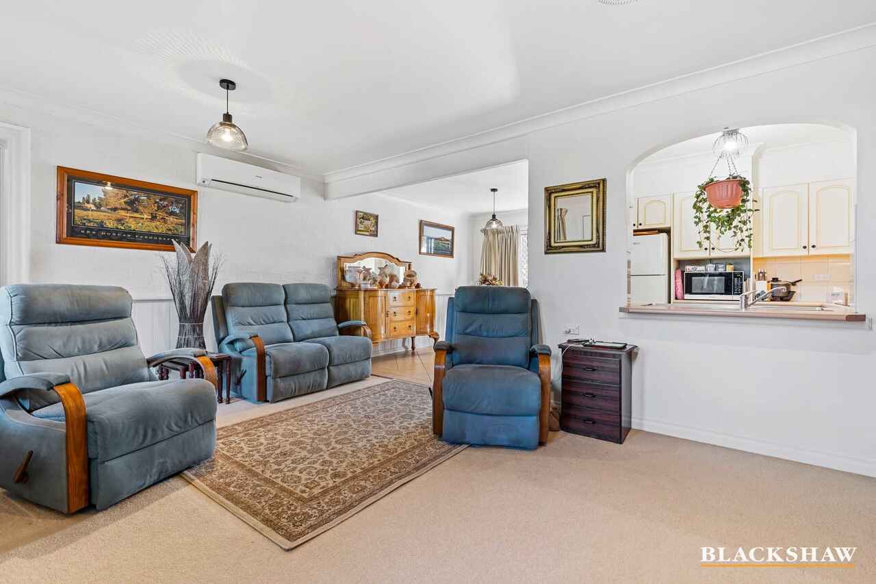 2/2 Lisa Place Sunshine Bay