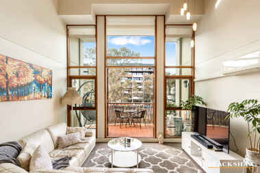 30/18 Captain Cook Crescent Griffith