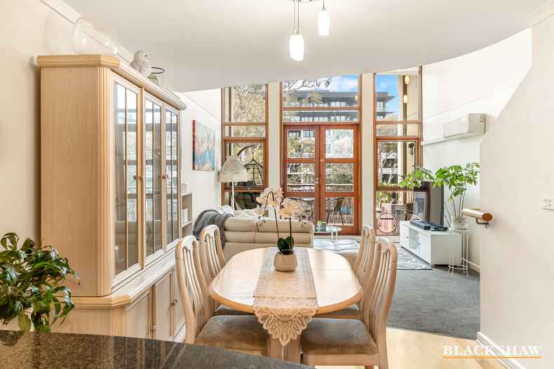 30/18 Captain Cook Crescent Griffith