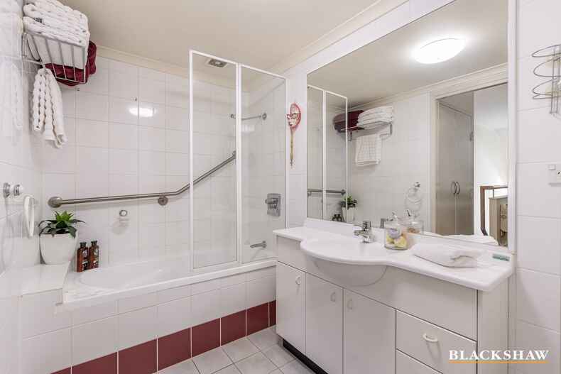 30/18 Captain Cook Crescent Griffith