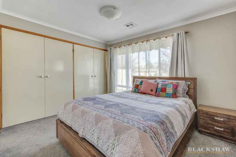 25 Pockett Avenue Banks