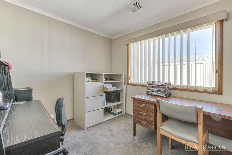 25 Pockett Avenue Banks