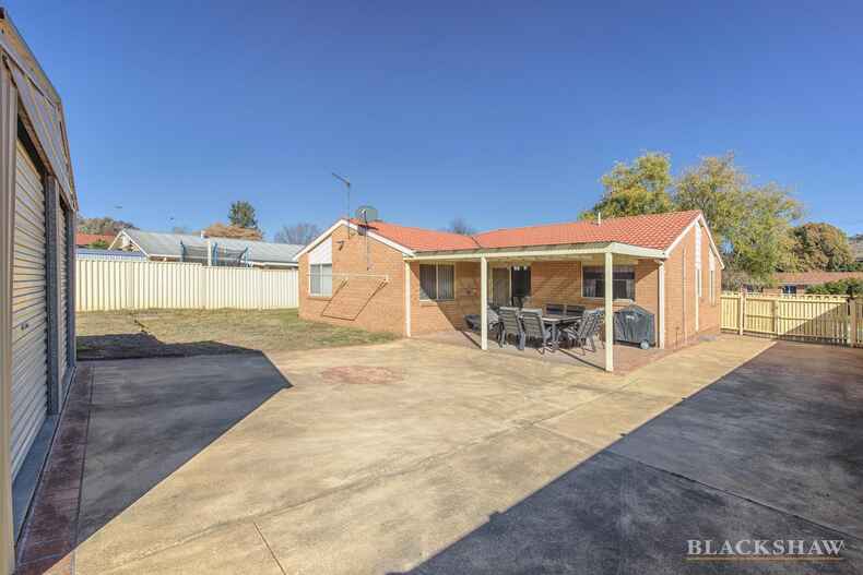 25 Pockett Avenue Banks